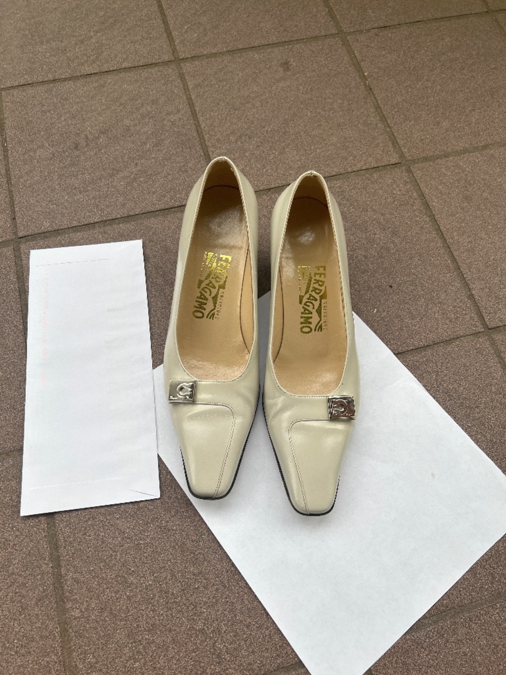 Salvatore Ferragamo Off-White Leather Square Toe Gancini Buckle Pumps Size 7.5 B - Picture 10 of 10